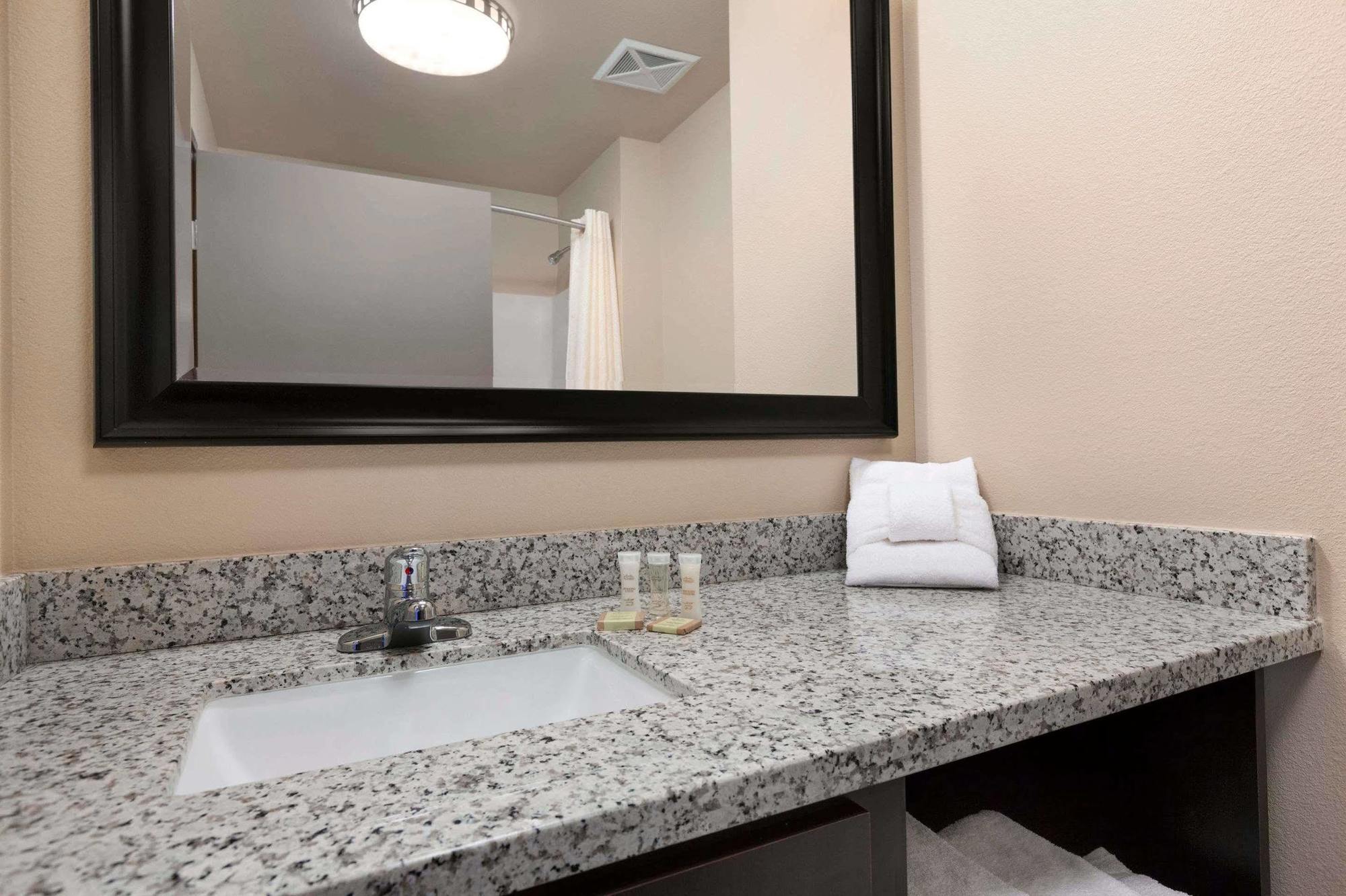 Best Western Roosevelt Place Бисмарк Экстерьер фото